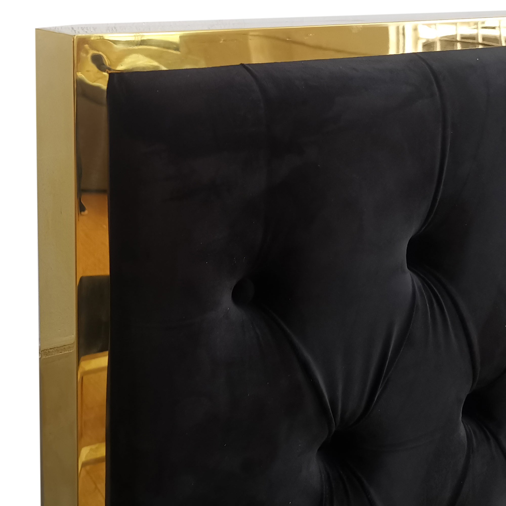 WorldwideLUCILLE - 78'' BED - BLACK/GOLD