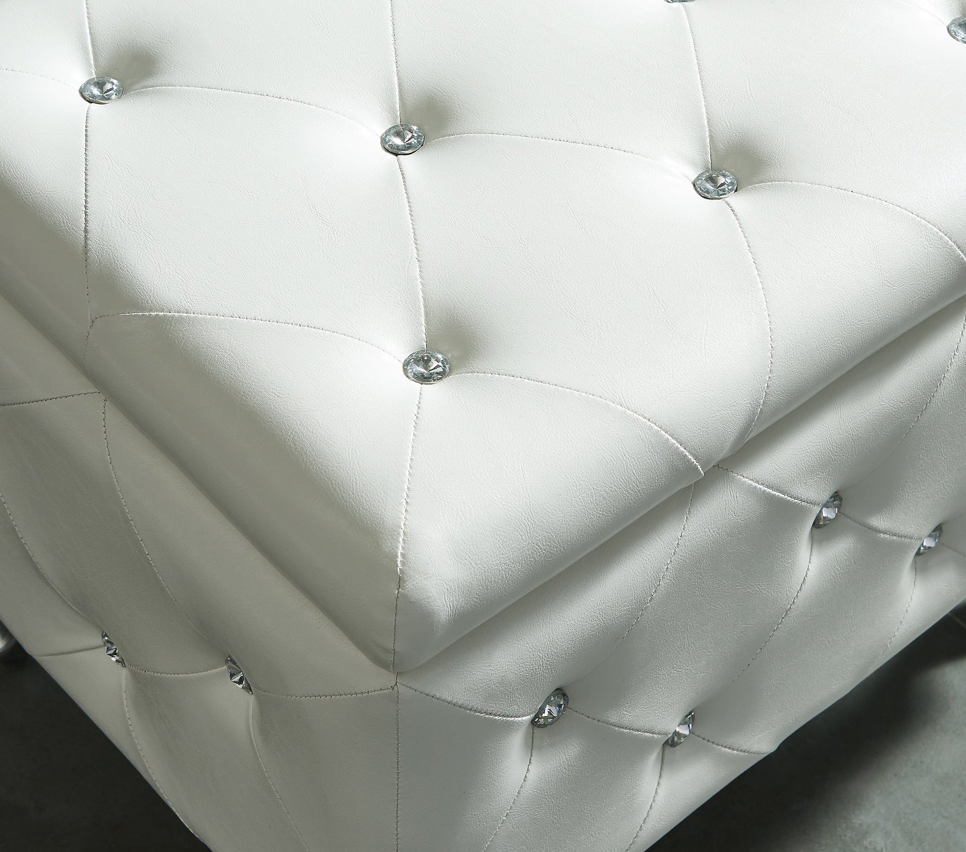 WorldwideMONIQUE - SM STORAGE OTTOMAN - WHITE PU